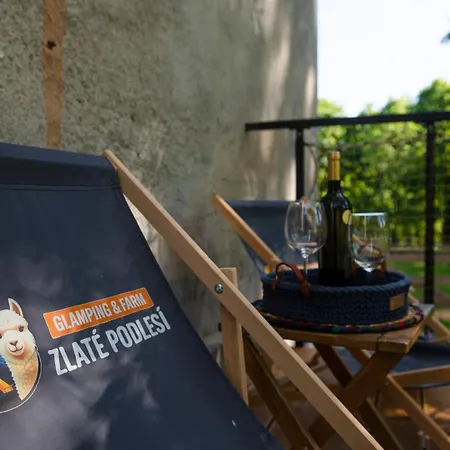 Glamping & Farm Zlate Podlesi - Letni Staj V Konirne Appartement